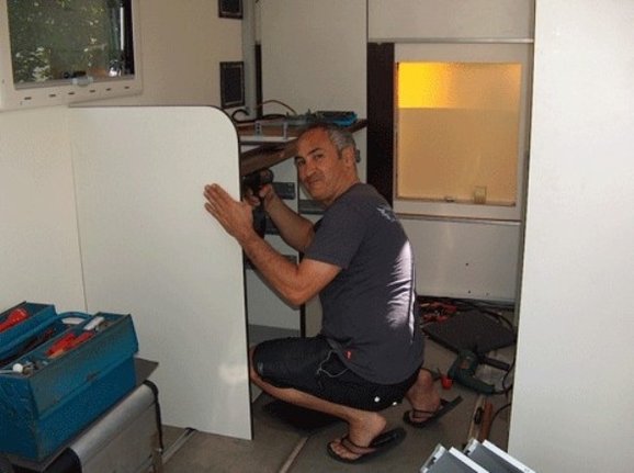 Installatie zelfbouw camper